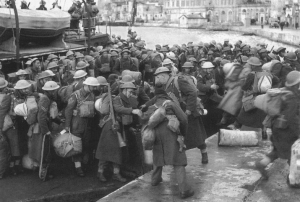 Durham Light Infantry disembark in Grand Harbour